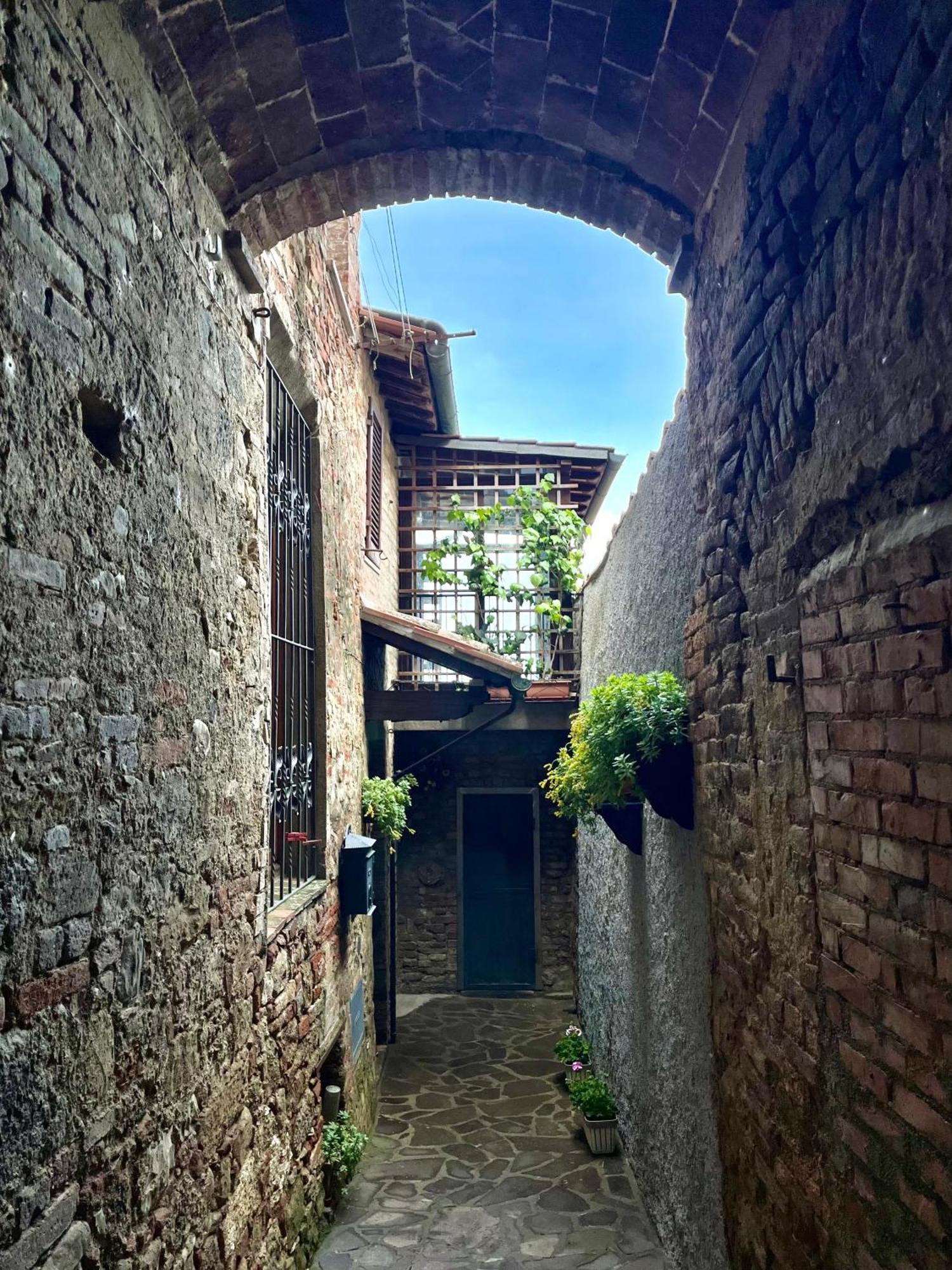 Appartamento Mirella In Centro Storico Casole dʼElsa Екстериор снимка
